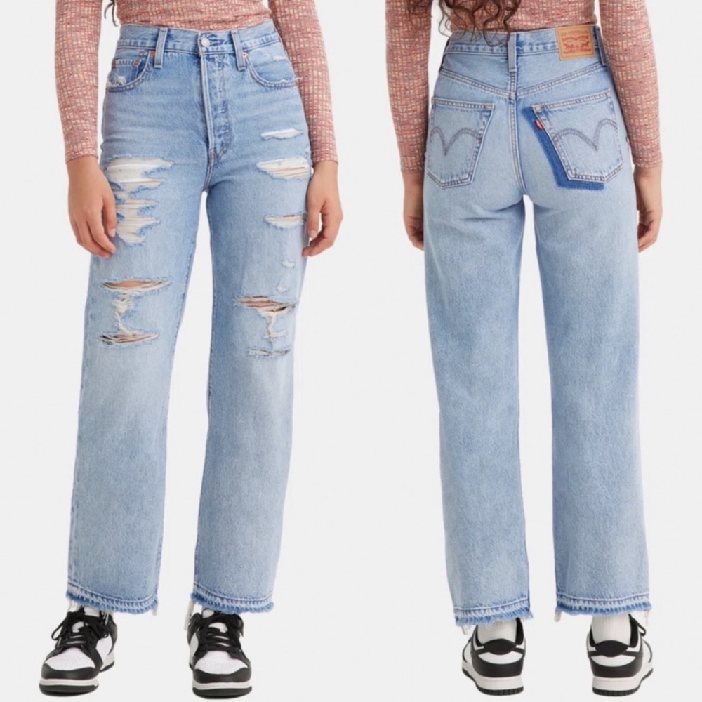 Levi’s Ribcage Straight Ankle Distressed Frayed Jeans